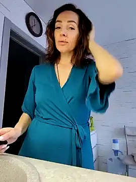 Snapshot of EvaXOAir chatting on 12/17/24, 04:34 EvaXOAir online show from 12/17/24, 04:34