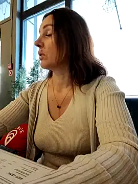 Snapshot of EvaXOAir chatting on 02/26/25, 04:58 EvaXOAir online show from 02/26/25, 04:58