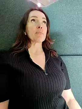 Snapshot of EvaXOAir chatting on 03/14/25, 08:10 EvaXOAir online show from 03/14/25, 08:10