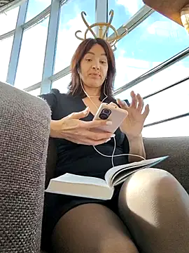 Snapshot of EvaXOAir chatting on 09/30/25, 03:44 EvaXOAir online show from 09/30/25, 03:44