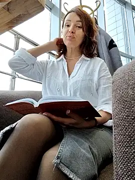 Snapshot of EvaXOAir chatting on 10/11/25, 04:12 EvaXOAir online show from 10/11/25, 04:12