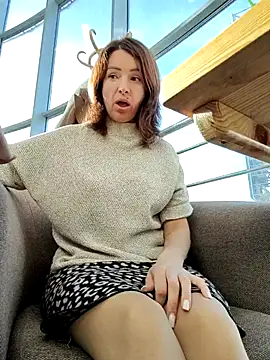 Snapshot of EvaXOAir chatting on 10/31/25, 04:13 EvaXOAir online show from 10/31/25, 04:13