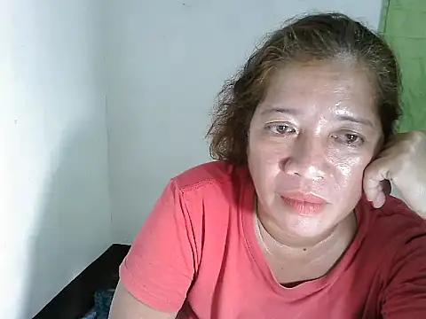 Snapshot of wethornypussy4u chatting on 02/15/25, 01:27 wethornypussy4u online show from 02/15/25, 01:27
