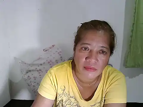 Snapshot of wethornypussy4u chatting on 02/26/25, 12:16 wethornypussy4u online show from 02/26/25, 12:16