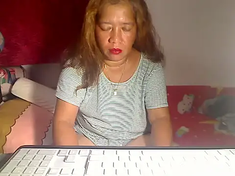 Snapshot of wethornypussy4u chatting on 02/01/26, 05:44 wethornypussy4u online show from 02/01/26, 05:44