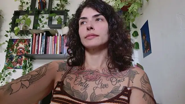 Snapshot of TaliMajesty chatting on 06/11/26, 05:00 TaliMajesty online show from 06/11/26, 05:00