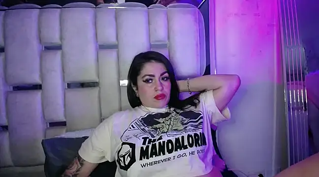 Snapshot of chelaqueen_ chatting on 02/06/25, 12:00 chelaqueen online show from 02/06/25, 12:00