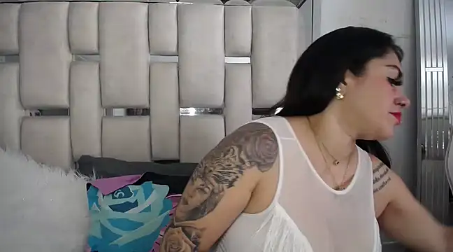 Snapshot of chelaqueen_ chatting on 02/12/25, 06:30 chelaqueen online show from 02/12/25, 06:30