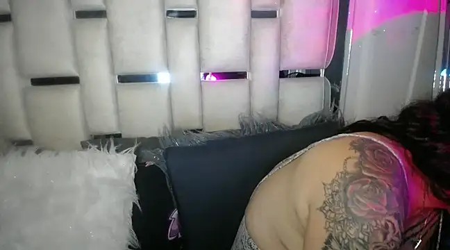 Snapshot of chelaqueen_ chatting on 03/01/25, 01:00 chelaqueen online show from 03/01/25, 01:00