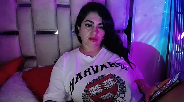 Snapshot of chelaqueen_ chatting on 03/15/25, 03:51 chelaqueen online show from 03/15/25, 03:51