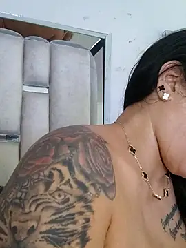 Snapshot of chelaqueen_ chatting on 11/27/25, 06:54 chelaqueen online show from 11/27/25, 06:54