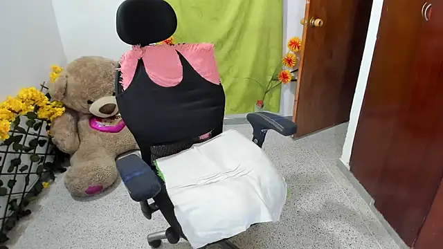 Snapshot of janelleritz chatting on 03/08/25, 10:00 janelleritz online show from 03/08/25, 10:00