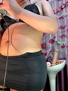 Newshantal  online show from 10/12/25, 01:48