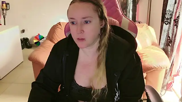 kisicaxx online show from 02/02/25, 09:30