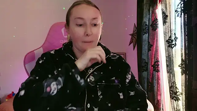 kisicaxx online show from 02/06/25, 11:43