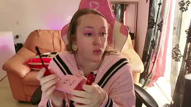 kisicaxx online show from 02/11/25, 10:04