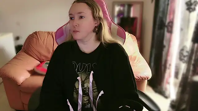 kisicaxx online show from 02/15/25, 10:44