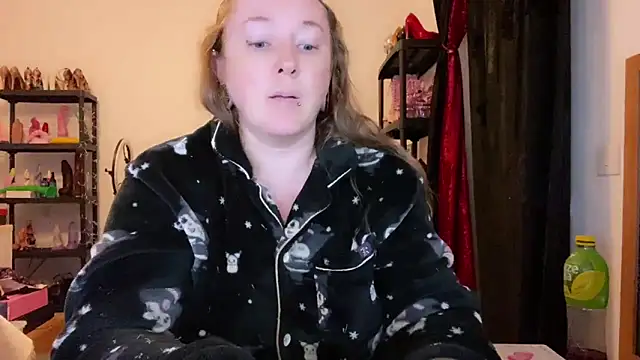 kisicaxx online show from 12/14/25, 06:12