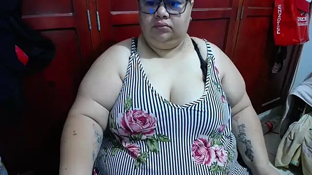 Snapshot of hotlesby4uxxx chatting on 05/23/26, 01:48 hotlesby4uxxx online show from 05/23/26, 01:48