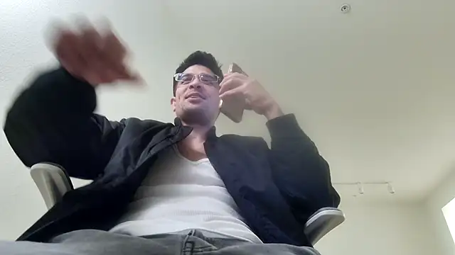 Snapshot of SebastianReiss chatting on 03/22/26, 10:51 SebastianReiss online show from 03/22/26, 10:51