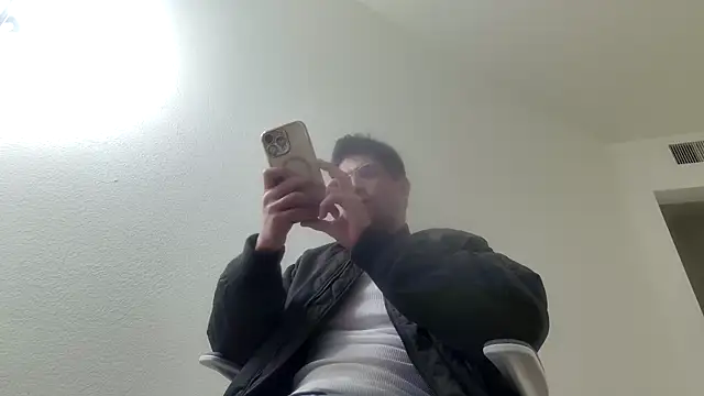 Snapshot of SebastianReiss chatting on 03/25/26, 06:41 SebastianReiss online show from 03/25/26, 06:41