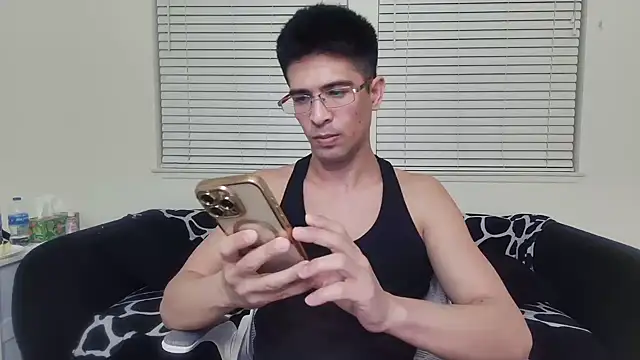 Snapshot of SebastianReiss chatting on 04/17/26, 04:48 SebastianReiss online show from 04/17/26, 04:48