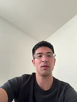 Snapshot of SebastianReiss chatting on 04/18/26, 01:20 SebastianReiss online show from 04/18/26, 01:20