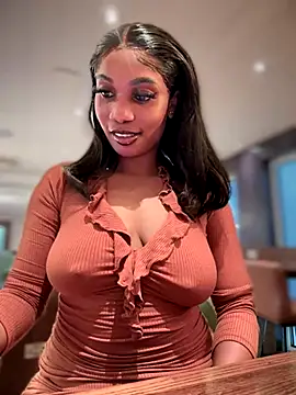 Snapshot of __Nessa__ chatting on 10/17/25, 11:13 Nessa online show from 10/17/25, 11:13