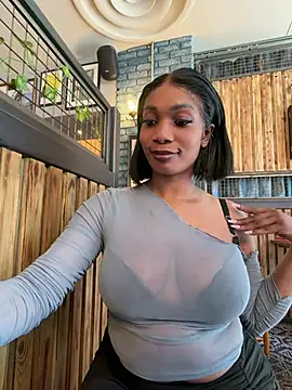 Snapshot of __Nessa__ chatting on 05/01/26, 11:37 Nessa online show from 05/01/26, 11:37