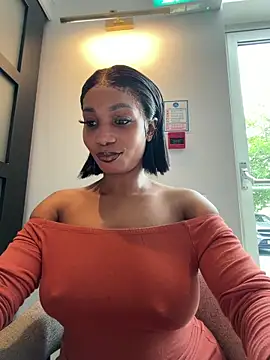 Snapshot of __Nessa__ chatting on 05/29/26, 11:41 Nessa online show from 05/29/26, 11:41