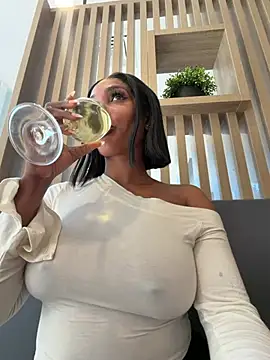 Snapshot of __Nessa__ chatting on 07/25/26, 11:41 Nessa online show from 07/25/26, 11:41