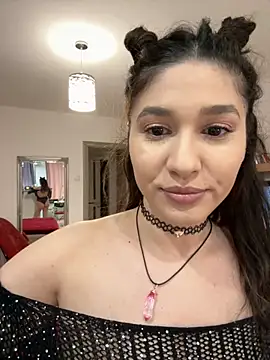 Snapshot of IrisBlues chatting on 10/25/25, 04:24 IrisBlues online show from 10/25/25, 04:24