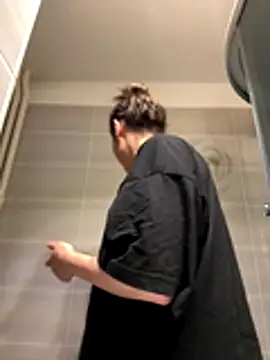 Snapshot of IrisBlues chatting on 11/10/25, 05:23 IrisBlues online show from 11/10/25, 05:23