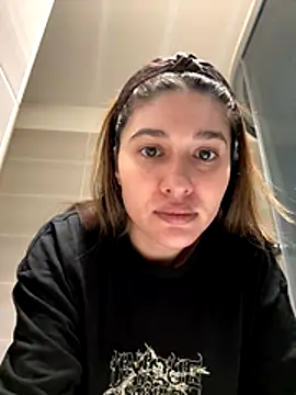 Snapshot of IrisBlues chatting on 11/13/25, 05:23 IrisBlues online show from 11/13/25, 05:23