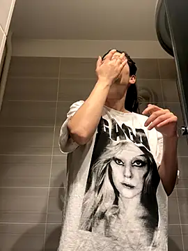 Snapshot of IrisBlues chatting on 12/05/25, 05:09 IrisBlues online show from 12/05/25, 05:09