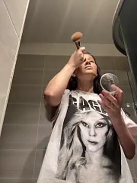 Snapshot of IrisBlues chatting on 12/16/25, 05:18 IrisBlues online show from 12/16/25, 05:18