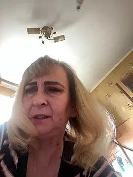 Snapshot of Irina2909@xh chatting on 02/01/25, 10:37 Irina2909xh online show from 02/01/25, 10:37
