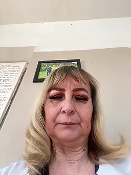 Snapshot of Irina2909@xh chatting on 02/21/25, 12:28 Irina2909xh online show from 02/21/25, 12:28