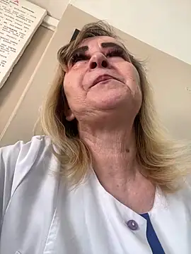 Snapshot of Irina2909@xh chatting on 03/20/25, 12:00 Irina2909xh online show from 03/20/25, 12:00