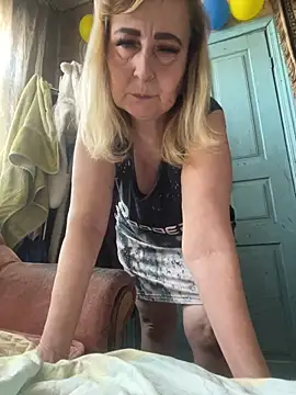 Snapshot of Irina2909@xh chatting on 03/22/25, 10:28 Irina2909xh online show from 03/22/25, 10:28