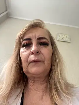 Snapshot of Irina2909@xh chatting on 10/02/25, 11:28 Irina2909xh online show from 10/02/25, 11:28