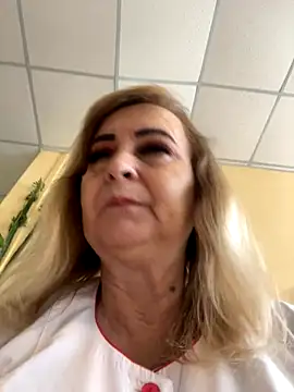 Snapshot of Irina2909@xh chatting on 10/03/25, 08:55 Irina2909xh online show from 10/03/25, 08:55