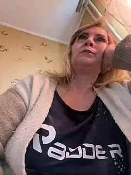 Snapshot of Irina2909@xh chatting on 10/11/25, 06:12 Irina2909xh online show from 10/11/25, 06:12