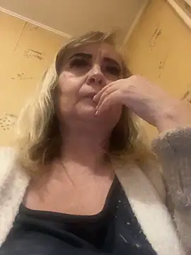 Snapshot of Irina2909@xh chatting on 10/12/25, 09:36 Irina2909xh online show from 10/12/25, 09:36