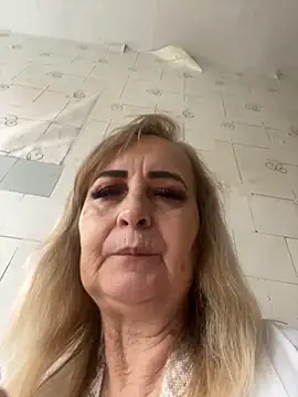 Snapshot of Irina2909@xh chatting on 10/13/25, 10:48 Irina2909xh online show from 10/13/25, 10:48
