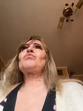 Snapshot of Irina2909@xh chatting on 10/22/25, 06:57 Irina2909xh online show from 10/22/25, 06:57