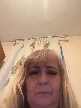 Snapshot of Irina2909@xh chatting on 10/25/25, 10:48 Irina2909xh online show from 10/25/25, 10:48