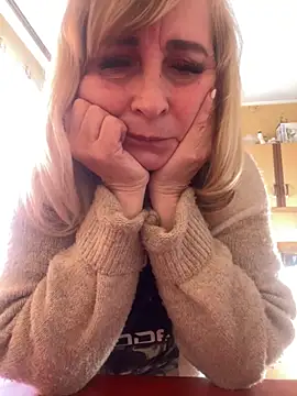 Snapshot of Irina2909@xh chatting on 10/27/25, 11:25 Irina2909xh online show from 10/27/25, 11:25