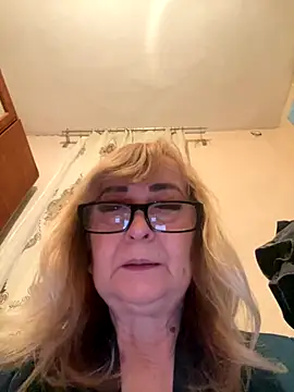 Snapshot of Irina2909@xh chatting on 11/02/25, 12:13 Irina2909xh online show from 11/02/25, 12:13