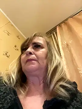 Snapshot of Irina2909@xh chatting on 11/04/25, 11:04 Irina2909xh online show from 11/04/25, 11:04